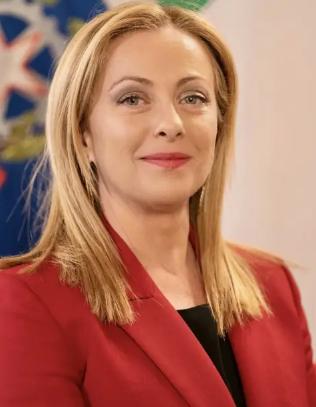 别把欧洲当成真正的朋友，因为他们是真的会给我们在背后来一刀，尤其是意大利，前脚刚