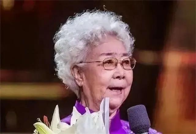 她演了一辈子好人形象，从白毛女到侦查员石云，到党的女儿，始终如一坚持做人的原则，