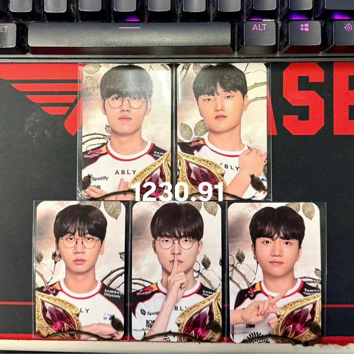 T1网吧小卡为粉丝pick的阵容英雄和原因🐿️：凯南。远程英雄，对线好打，还不