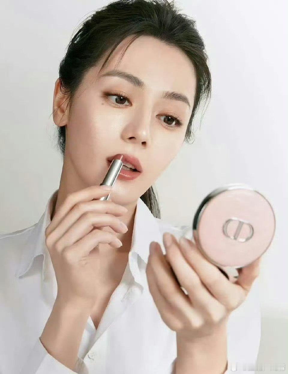 巴紫最新化妆品广告 ​​​