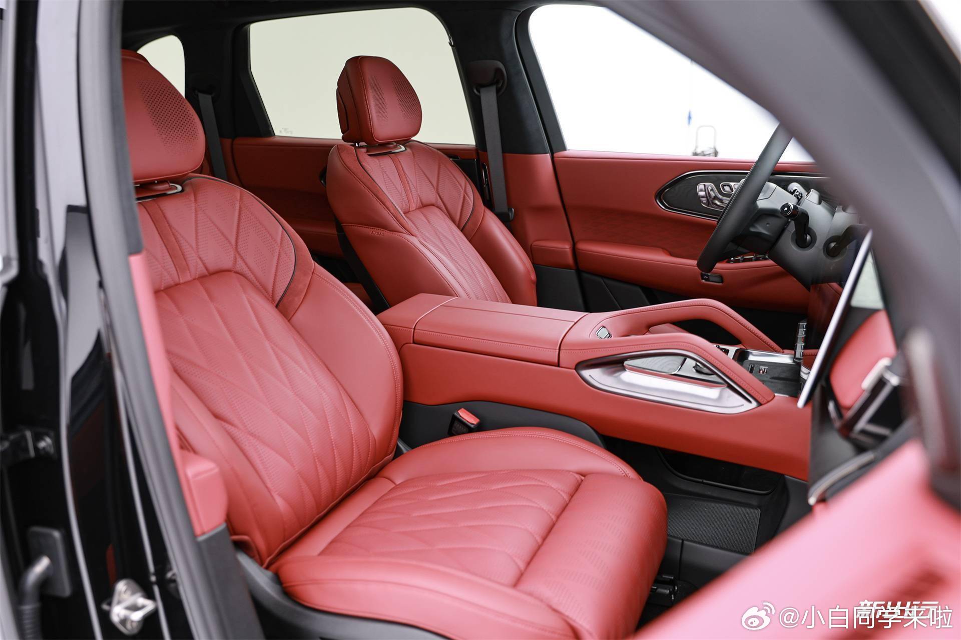 极氪8X 内饰解密，媒体实拍能有这个质感确实不错。极氪8X内饰首发 新能源汽车大