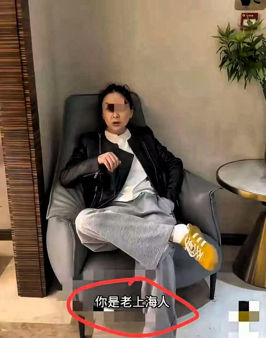 这真叫“丢人丢到家了”。
上海，一位妈妈带着女儿去住酒店，期间在酒店健身时，因为