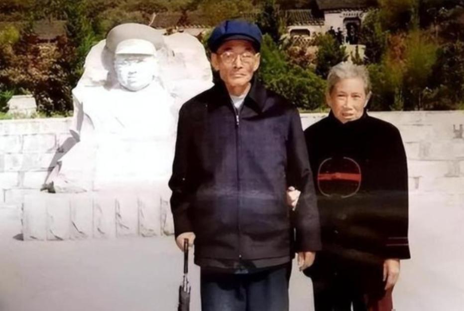 许世友之子许光，1995年进京看女儿，放着招待所不住，非要挤家里，真实原因让人破