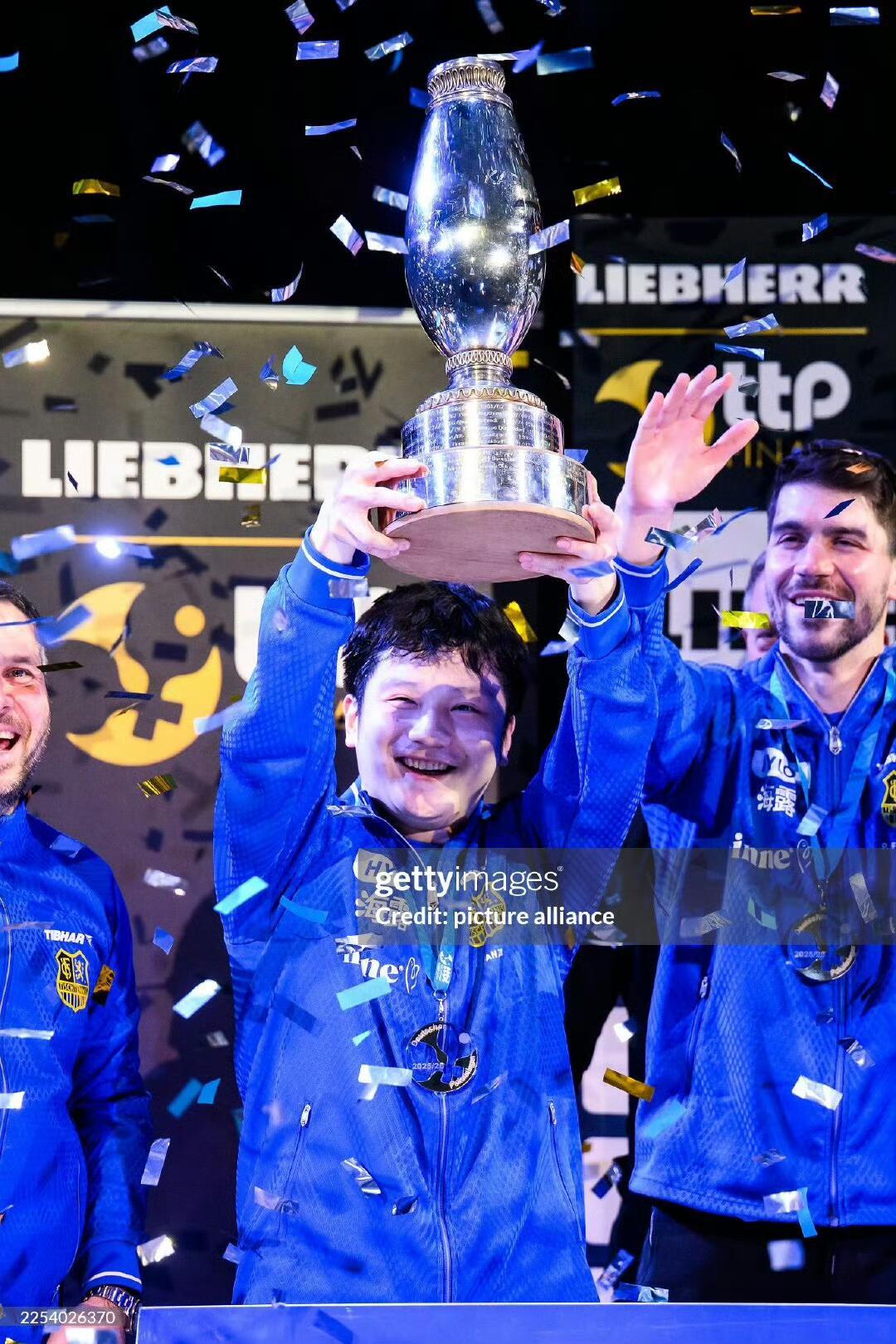 樊振东 - 少年自有凌云志 