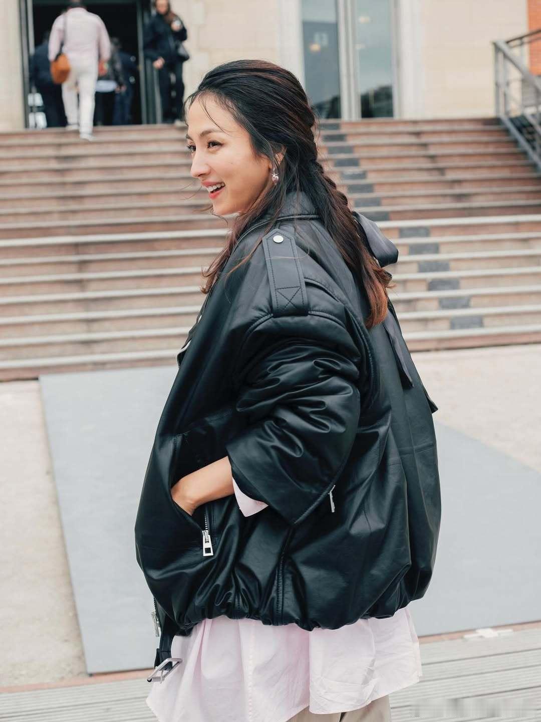 巴黎时装周上的满岛光 ​​​
