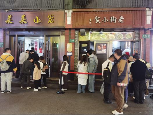 憋了几个月的大招终于亮出来了！9 月 10 日这天，阿里旗下的高德地图甩出了酝酿
