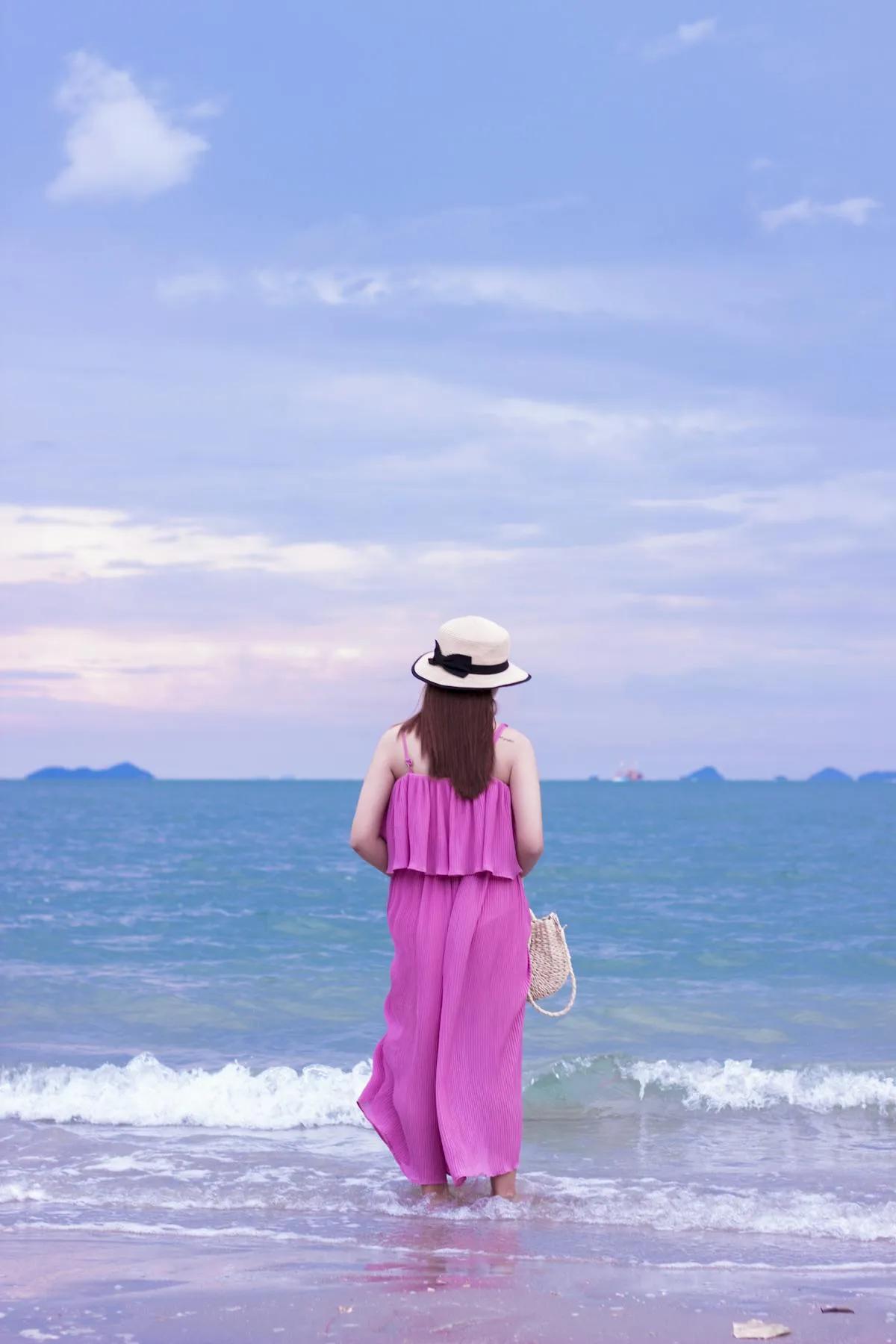 你爱他吗，你爱的是你自己，你爱的是生活，是一片美景，你不爱他，你应该爱这个美丽的