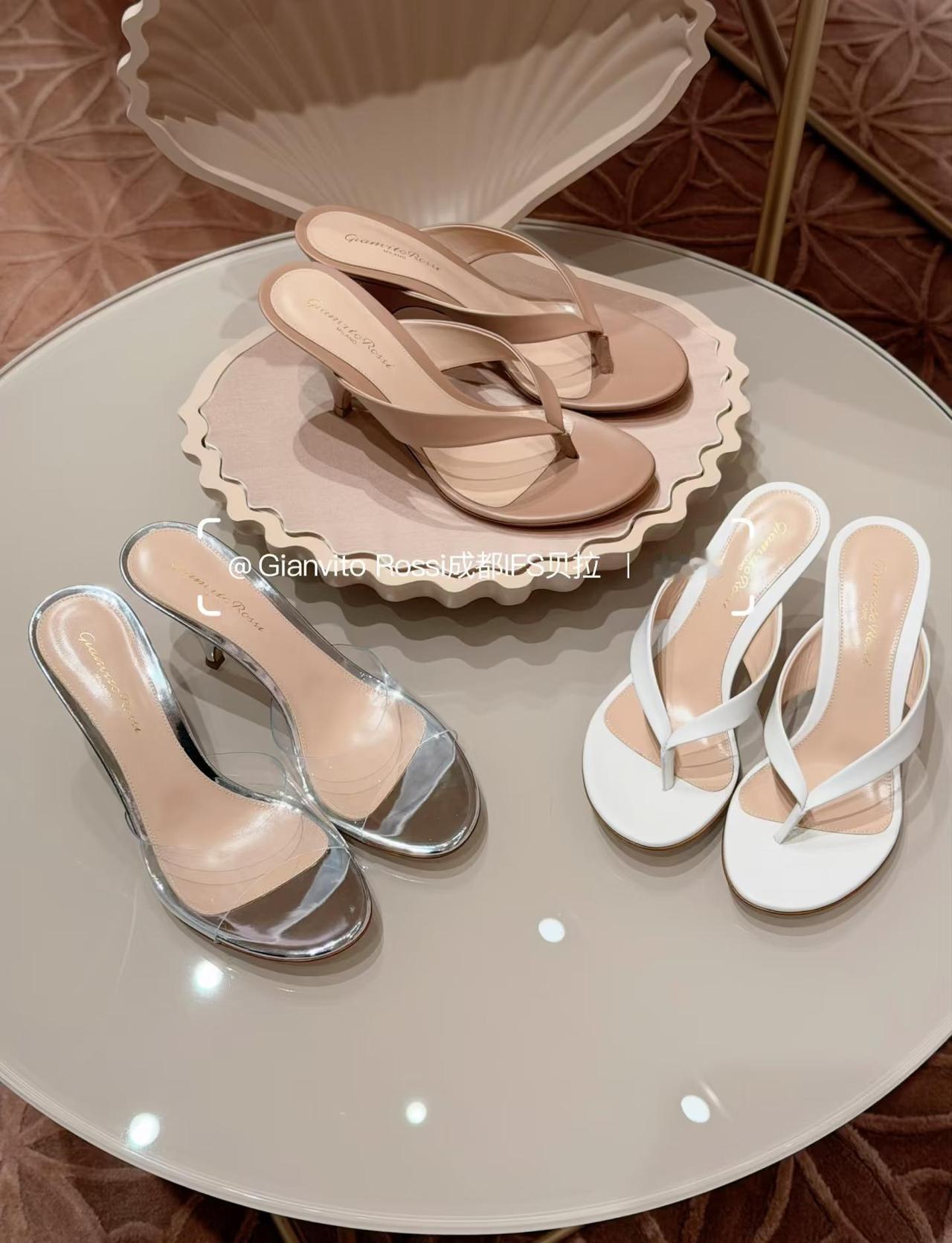 小粗跟凉拖👡
GianvitoRossi 鞋控の日常 美鞋分享 高跟凉拖 超仙