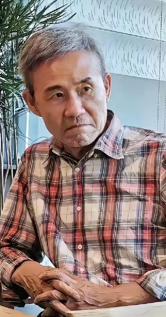 70岁被小30岁老婆嫌弃
 
老王当年靠老丈人混进地产圈，一路顺风顺水。原配家书