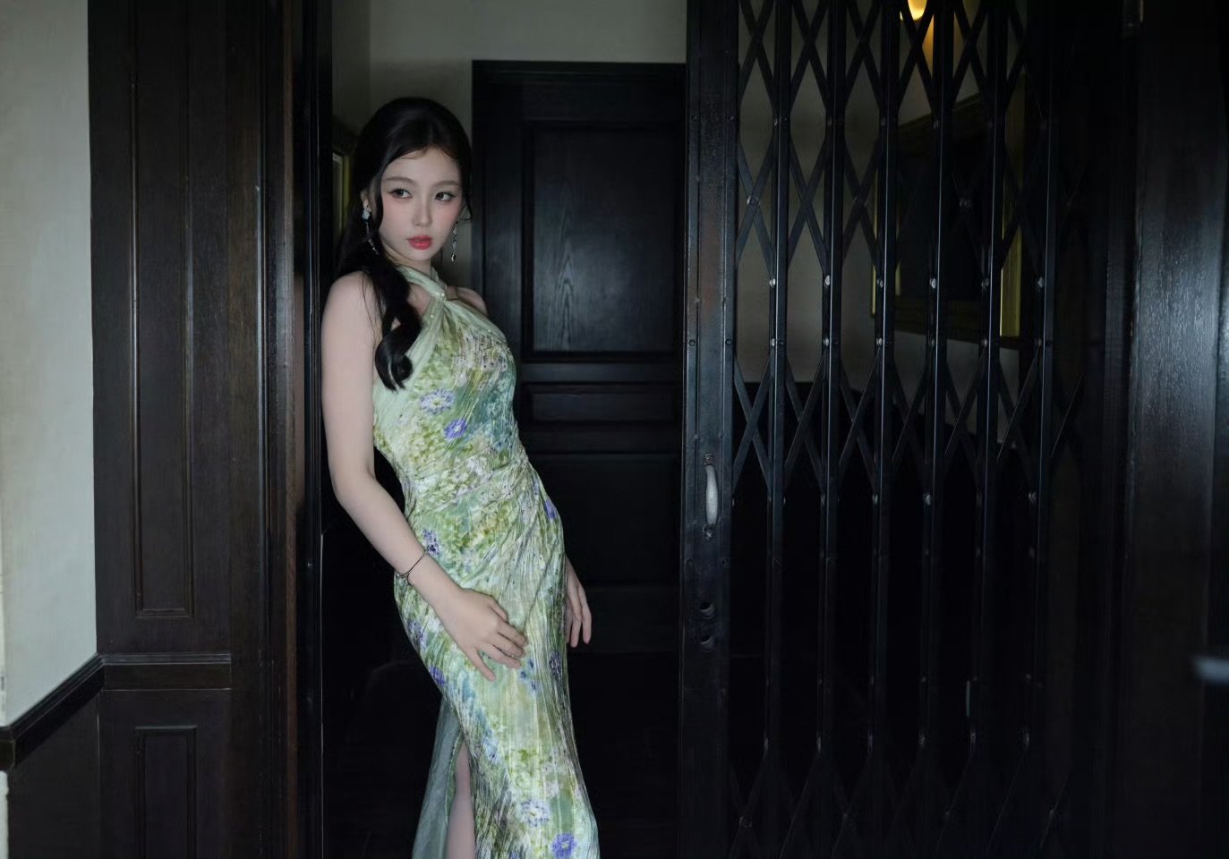 虞书欣至今没发现高妹的坏处虞书欣凭借高挑好身材圈粉无数，身姿轻盈气质清甜，各类风