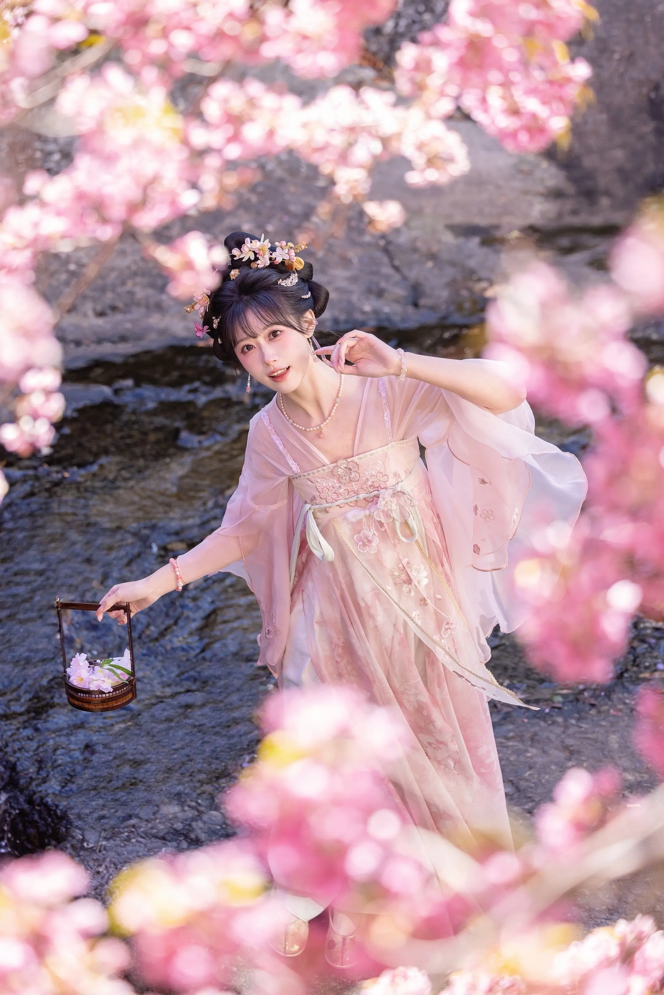 那我们可以三月去看一次花开。