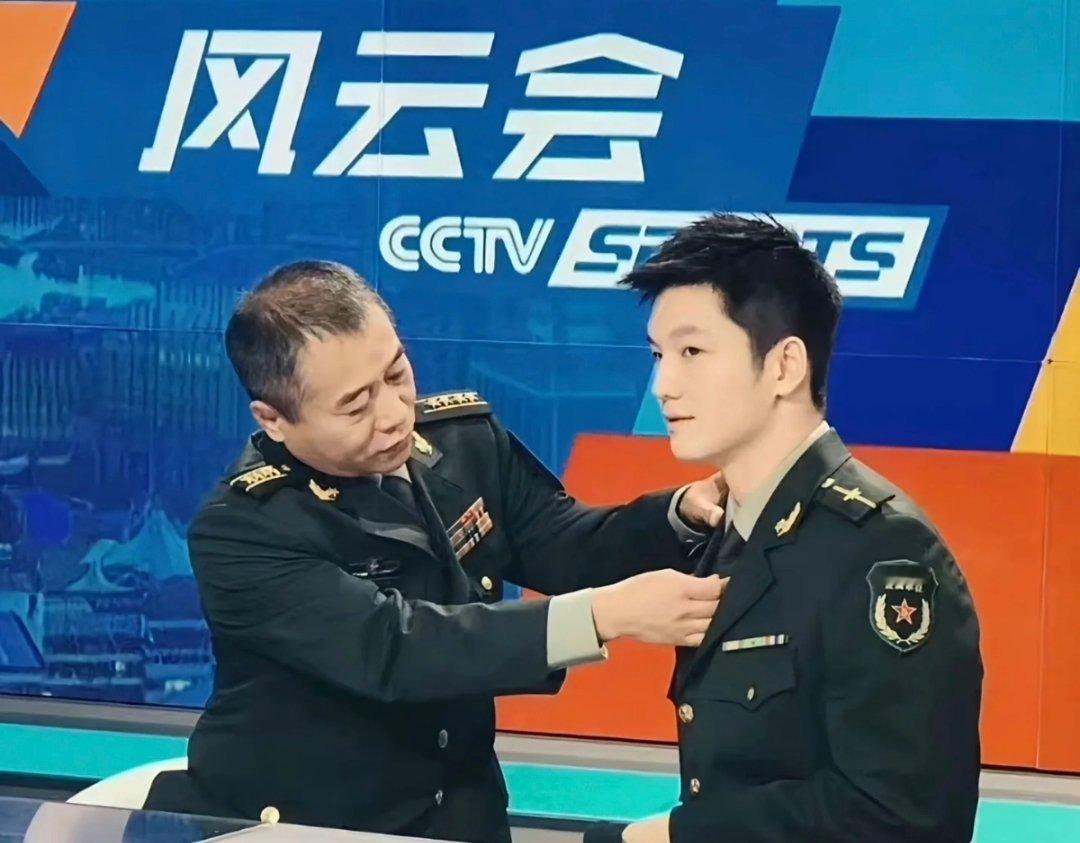 樊振东不同阶段遇见了不同的守护，陪伴樊振东往前走的人不算繁多，可每一份心意，都足