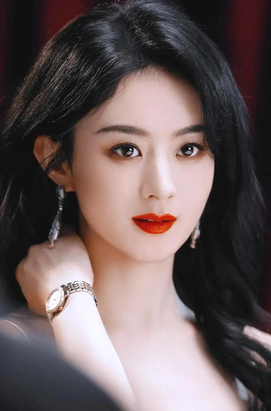 赵丽颖，堪称当红女星第一人！
第一部：《花千骨》，26岁，创下中国周播剧的最高收