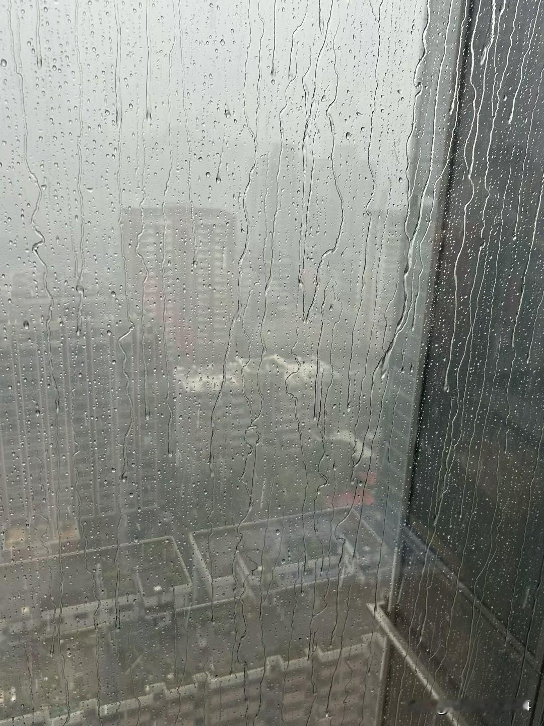 忠言逆耳利于行
好听的话每个人都喜欢听
但是也容易捧杀一个人

凡事都说真话
也