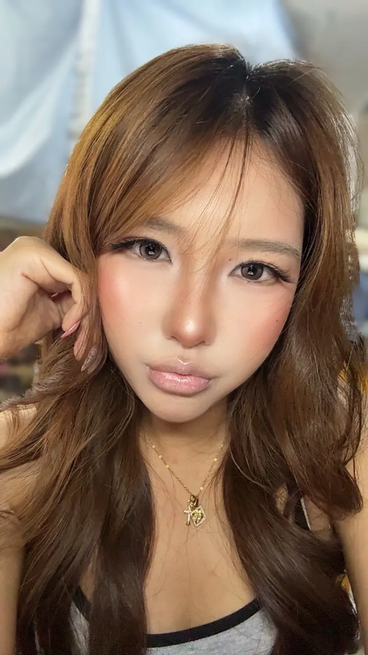 谁还不会化亚裔妆？