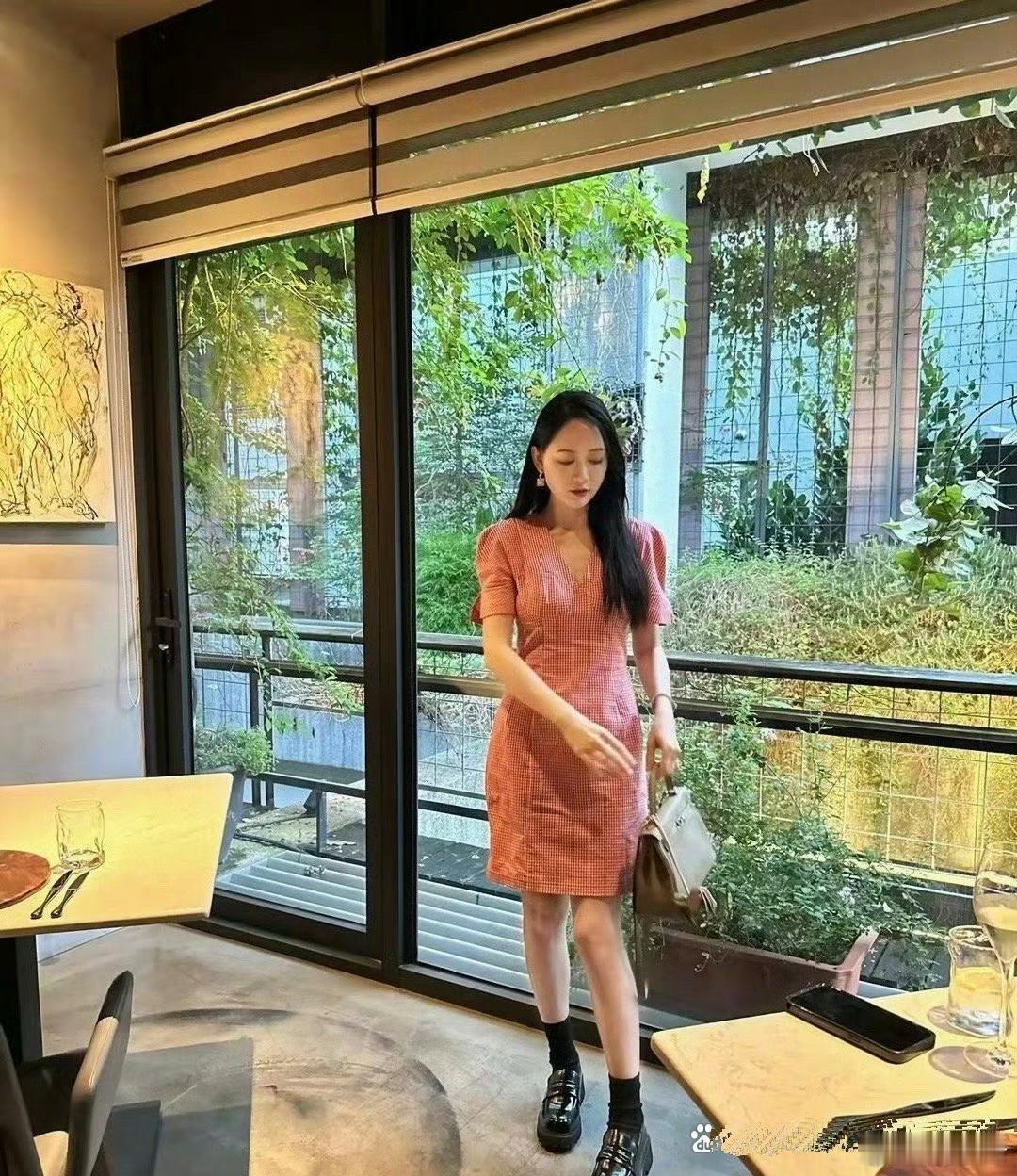 陈乔恩身材依旧火辣，但岁月在她脸上留下痕迹啦 ​​​