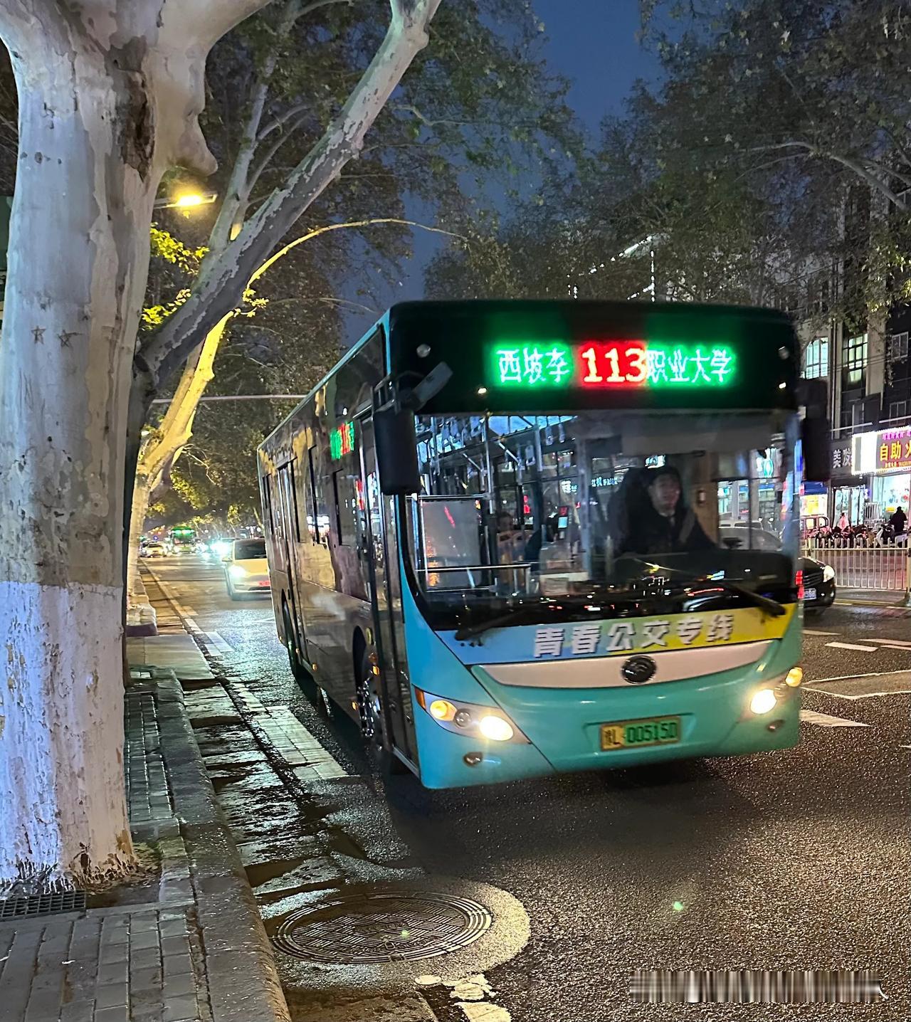 晒图笔记大赛天冷了，乘坐公交车最适宜。可以玩手机，也可以眯一会儿。暖和，这是一条