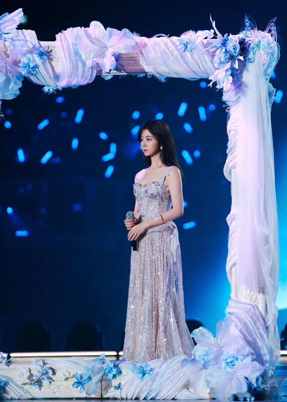 谭松韵状态 你是说此女已经35了？我的天啊 娃娃脸真的太显年轻了 