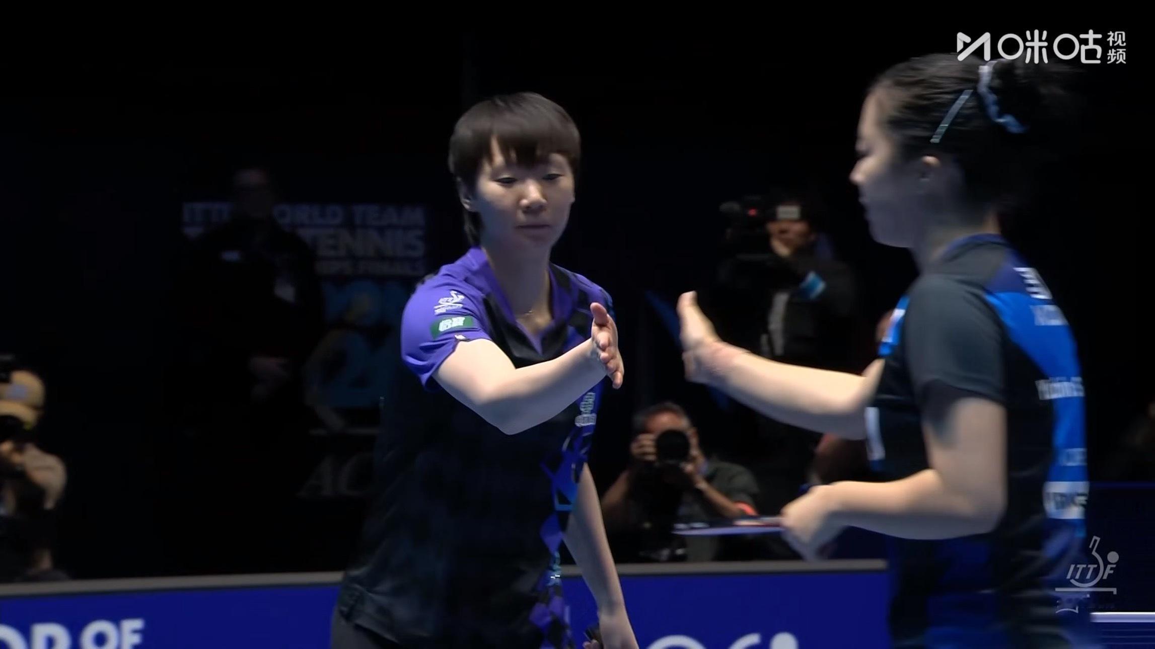 王曼昱3比0申裕斌(11-1，11-4，11-4)王曼昱vs申裕斌中国女团1比0