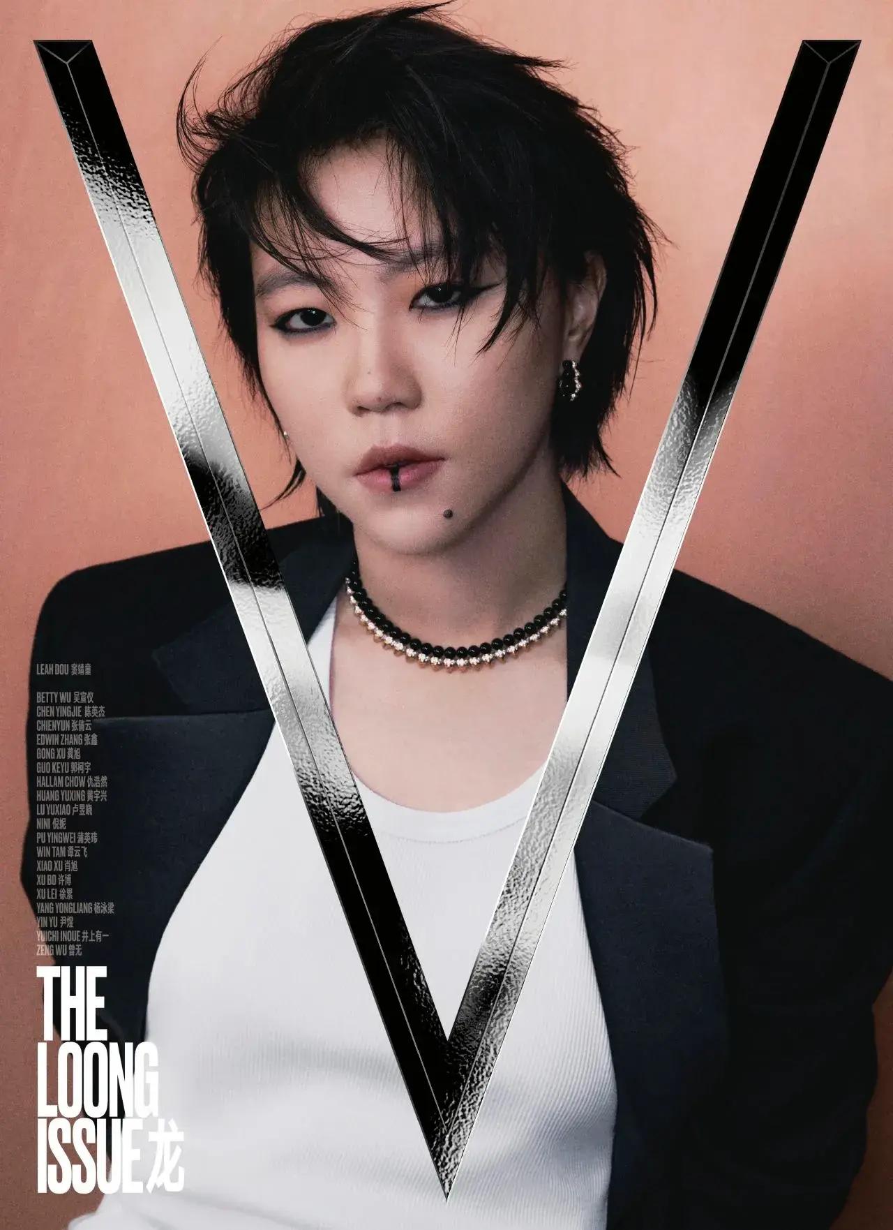 王菲女儿窦靖童，换个造型差点认不出！穿蕾丝裙画猫眼妆好有轻熟女人味，可惜没遗传到