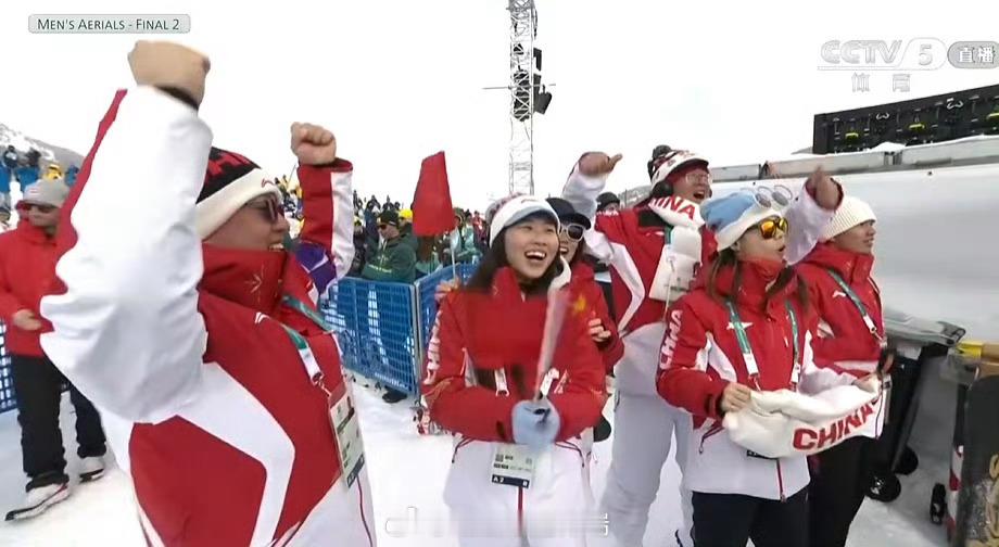 王心迪金牌从陪伴到并肩，从热爱到登顶！王心迪金牌，中国冰雪又一传奇时刻！恭喜冠军