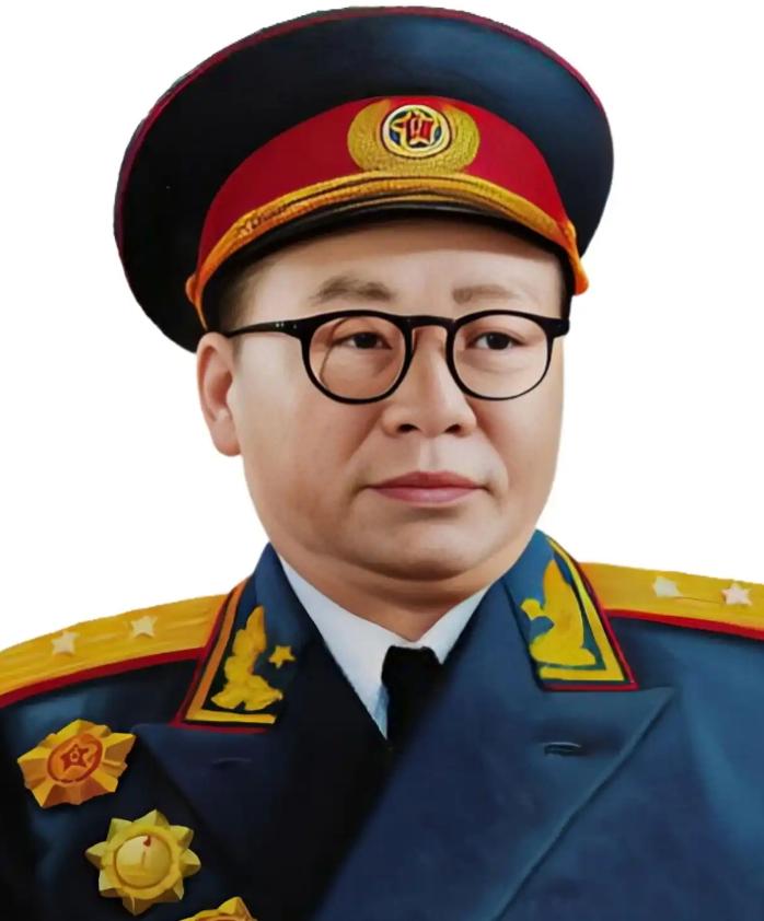 授衔典礼上，他拄拐站在最后一排——毛泽东一眼看见那条空裤管，当场点名：“钟赤兵，