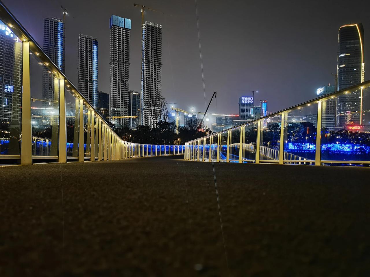 东莞楼市越分化越好
分化才是市场
低端盘1万2万
中端盘3万4万
高端盘5万+6