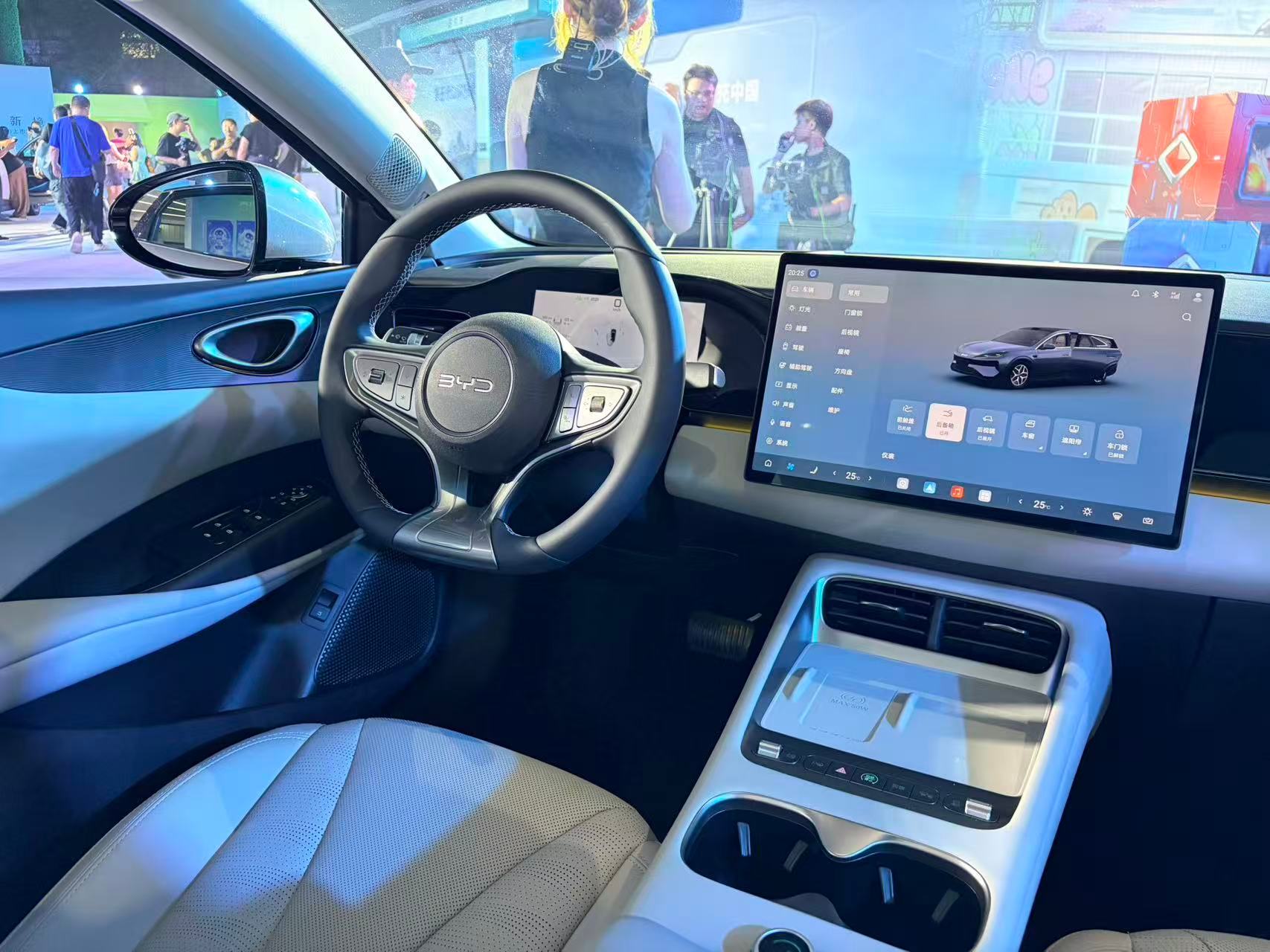 9.99万起，2027款海豹06来了，插混版9.99万-14.19万，纯电版10