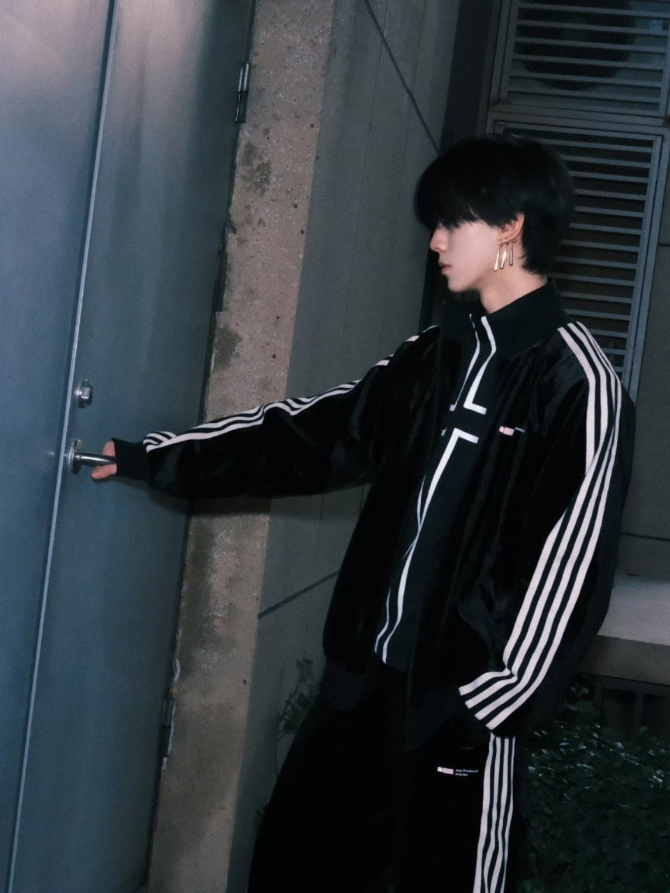 左航索隆同款耳钉左航这个造型真是打破次元壁，这种少年的清爽和索隆形象自带的锐气相