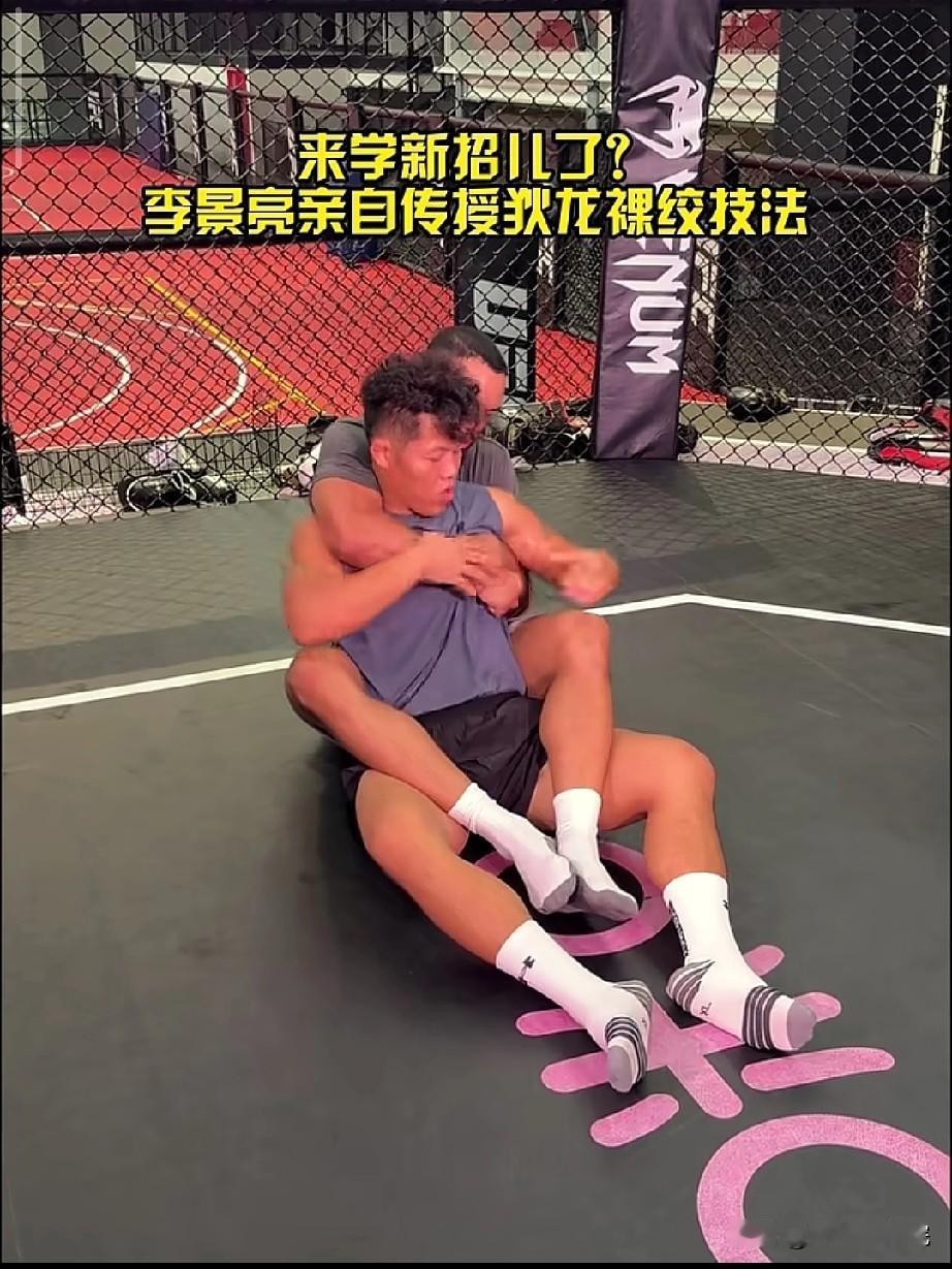 詹姆斯颤抖了吧，狄龙来中国和李景亮学上裸绞了！

狄龙布鲁克斯这次中国可没白来，