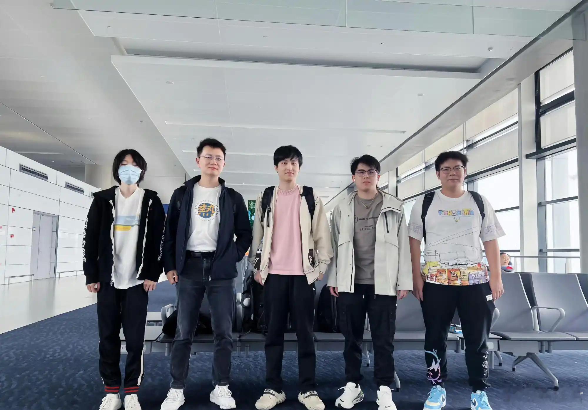 姜岸说高祖训练赛无敌，不过emo大神说侥幸被他们YB赢了几把， 他还觉得高祖训练
