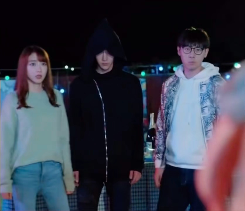 老爸的脸到底是怎么小的这么惊为天人的…. 