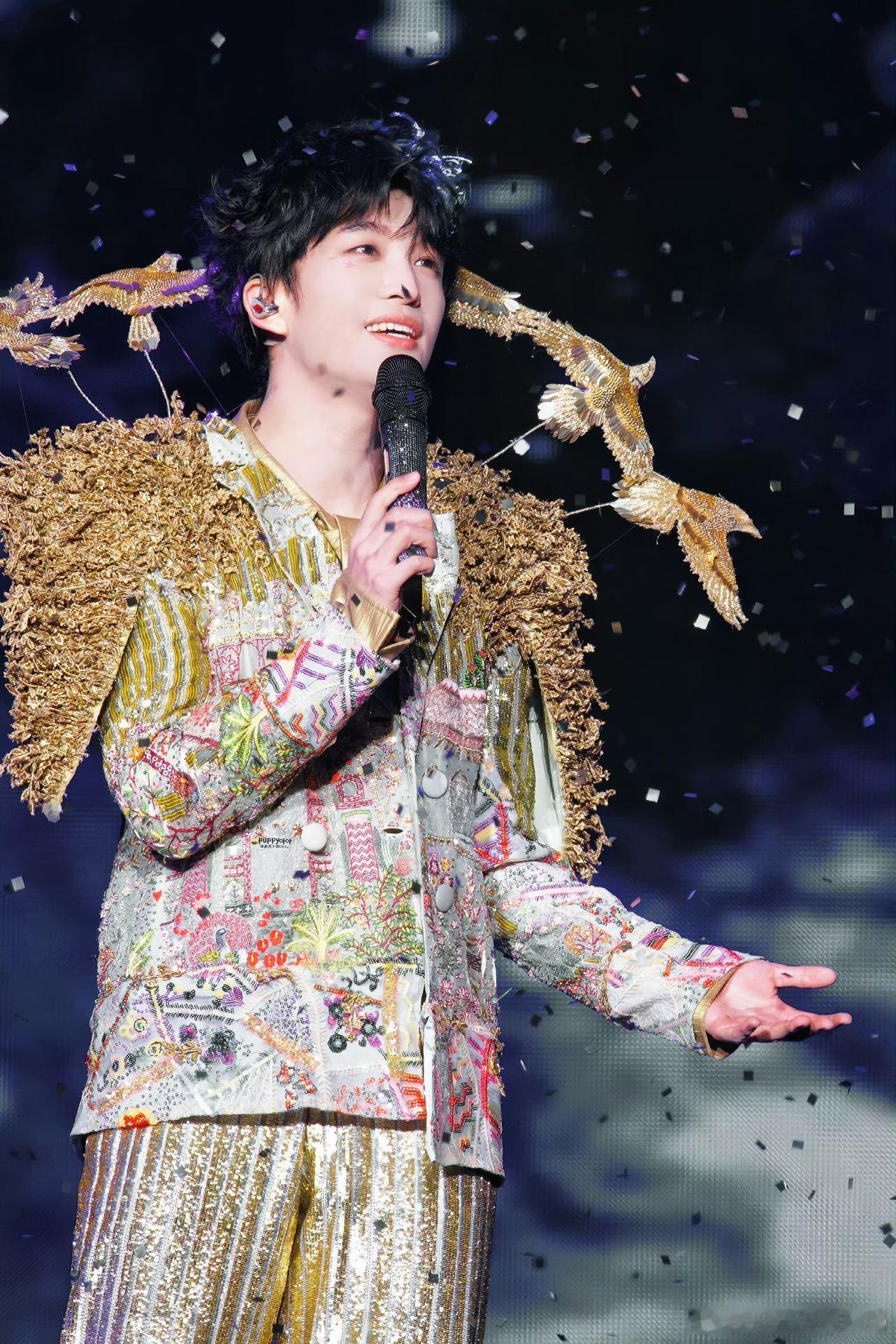 黄子弘凡北京鸟巢演唱会黄子弘凡鸟巢巡演批文黄子弘凡鸟巢演唱会定档漫长的等待迎来回