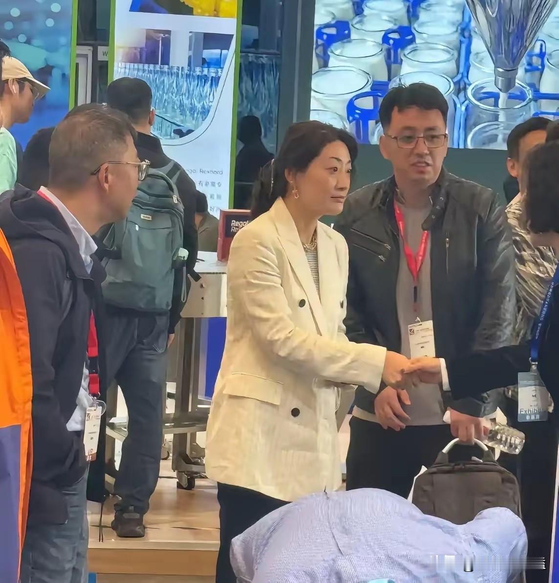 宗馥莉终究咽不下这口气，宗庆后的21亿信托判决后，她在新产品上彻底取消“哇哈哈”
