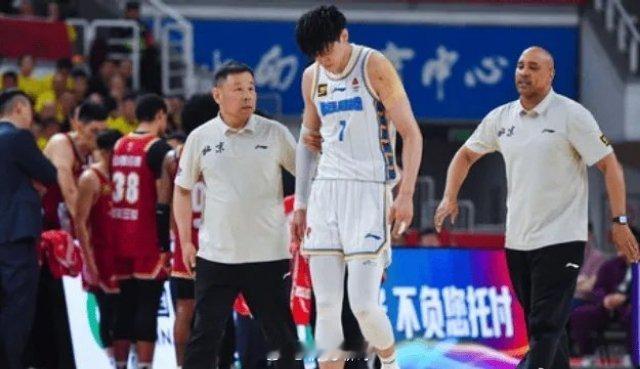 山西男篮官方发文向曾凡博致以慰问：衷心祝福曾凡博早日康复 曾凡博赛季报销 ​ ​