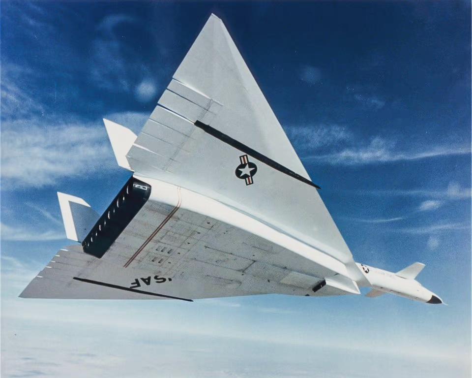 #航空新视野[超话]# 美国军工研制生产的机XB-70“女武神”战略轰炸机，作为