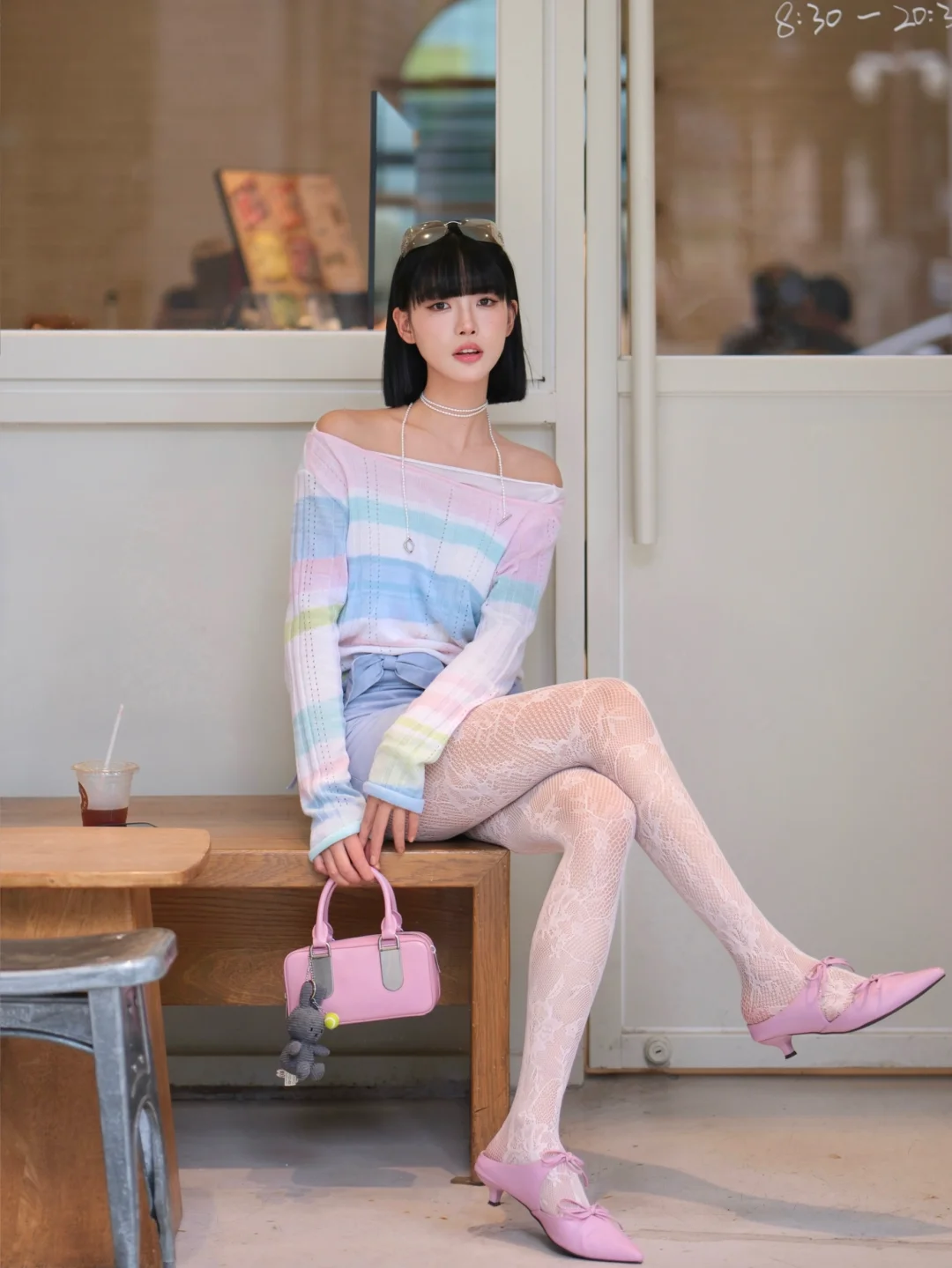 “当我抬起头，你正看向我”