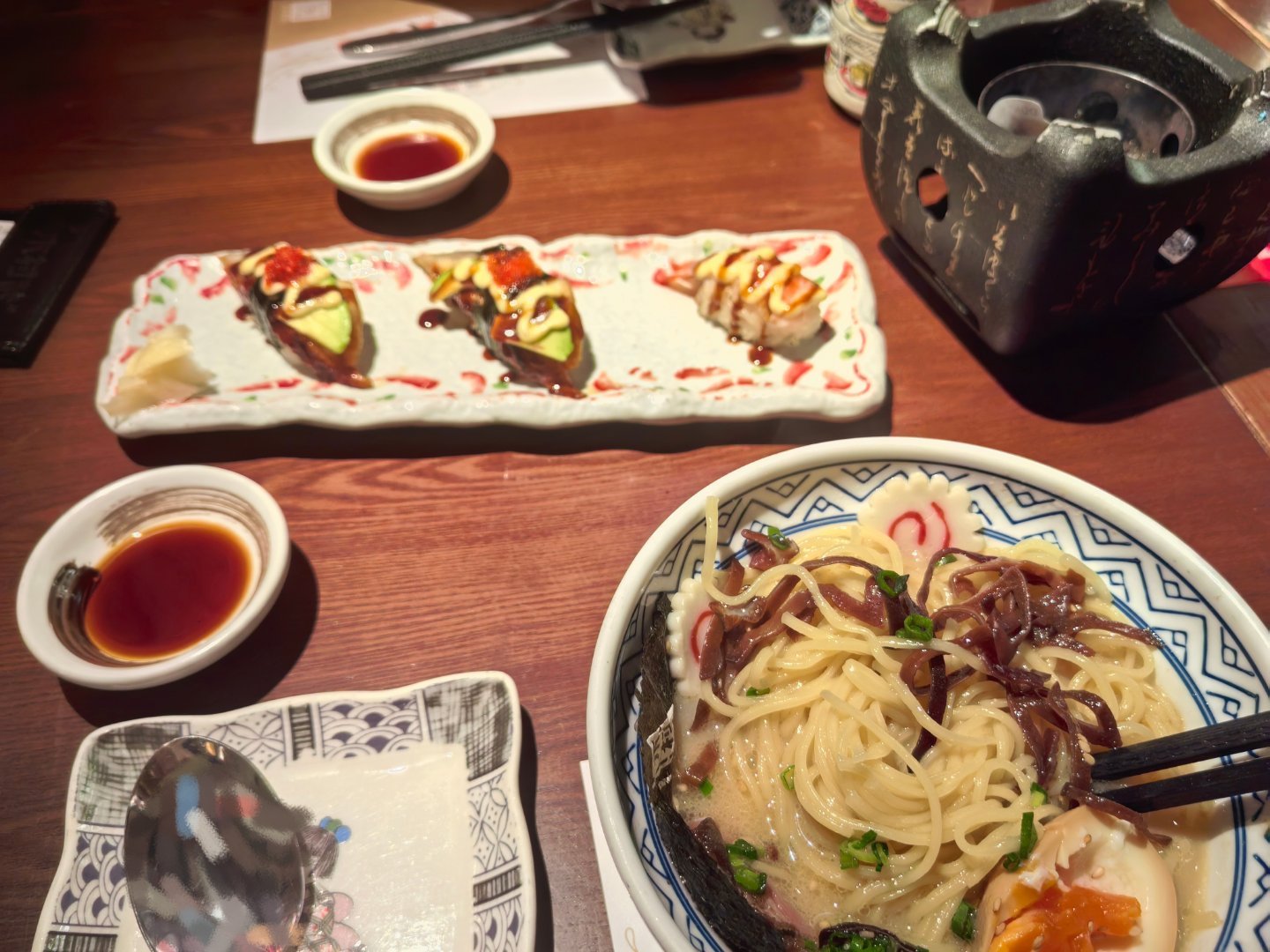 穴居生物李米出洞觅食 ​​​
