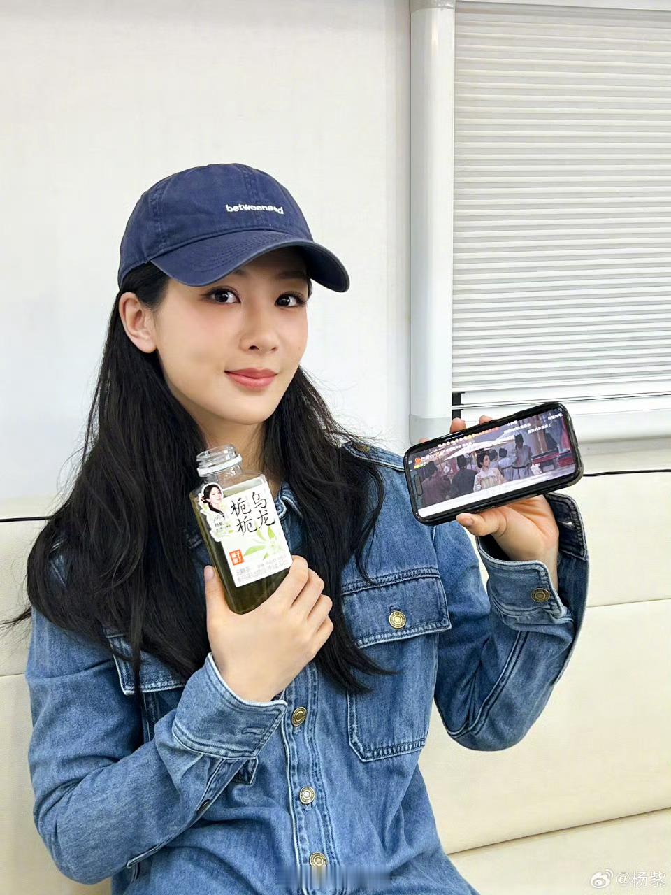 杨紫  的生活好丰富多彩呀，小狗也太可爱了！ 