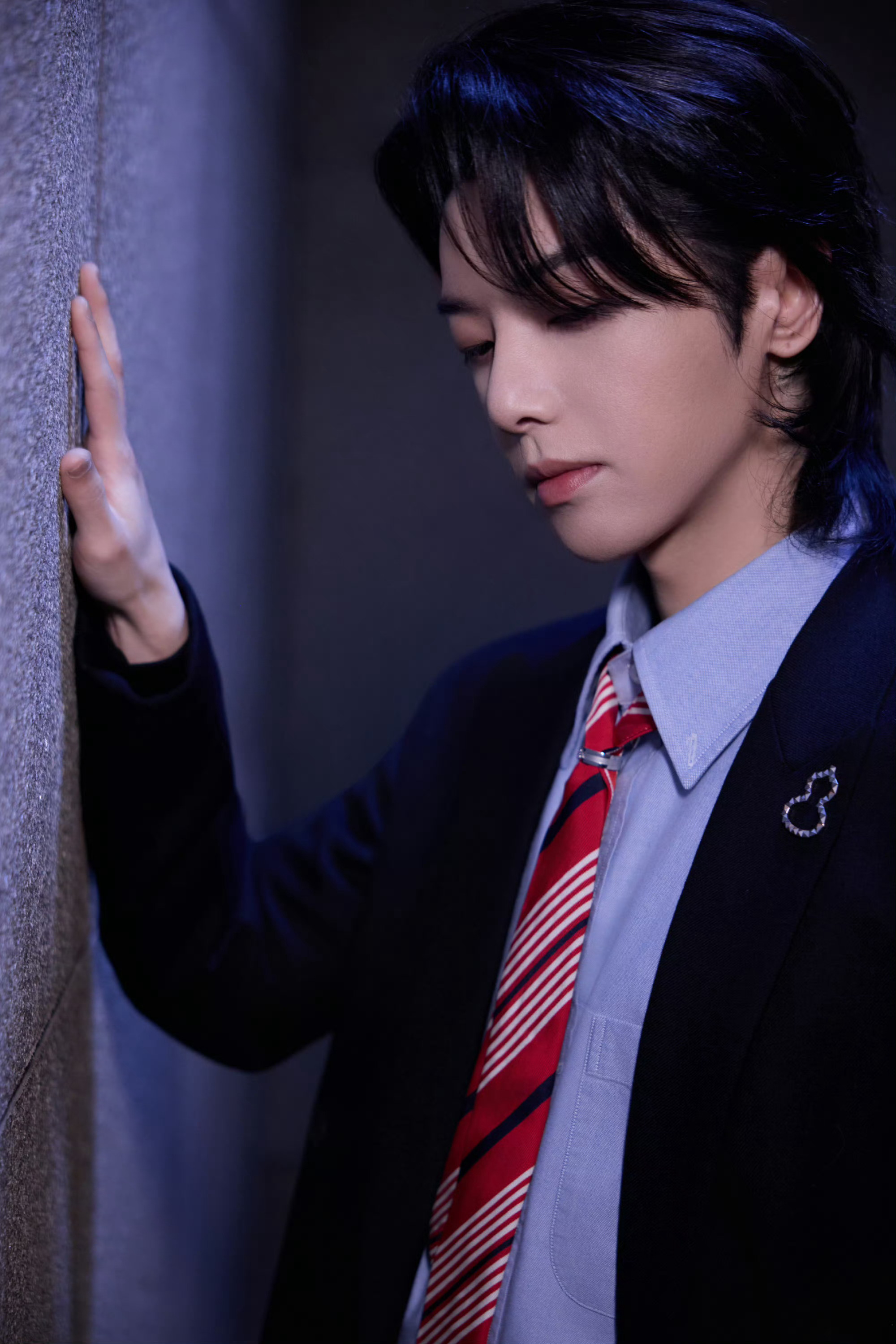 华晨宇自责华晨宇直播哭了好心疼这样的华晨宇啊内心细腻又共情能力强究竟是好还是坏 