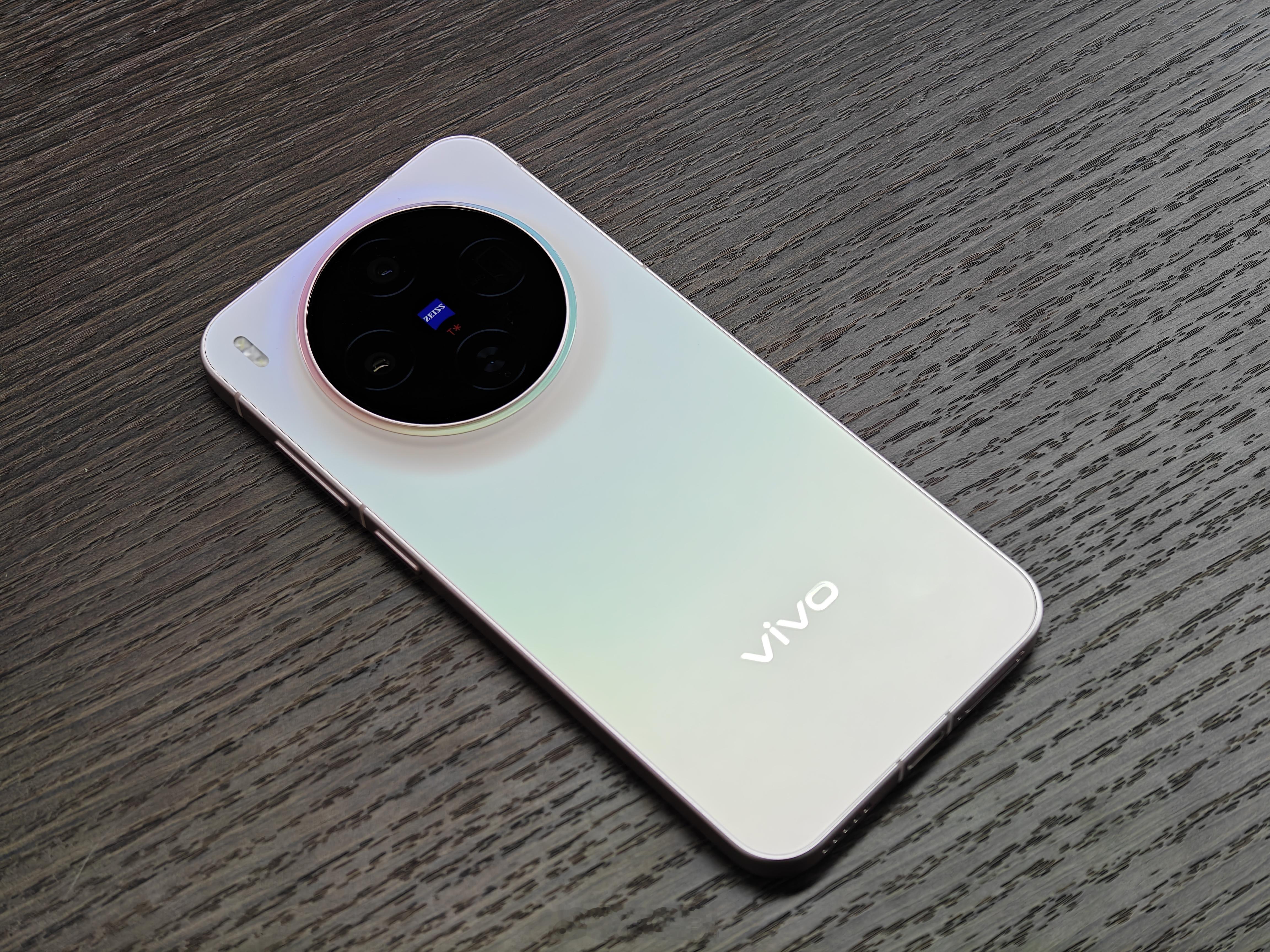 今年的新小屏感觉不太多啊，目前只有小米17跟X300入场了估计后面，OPPO还会