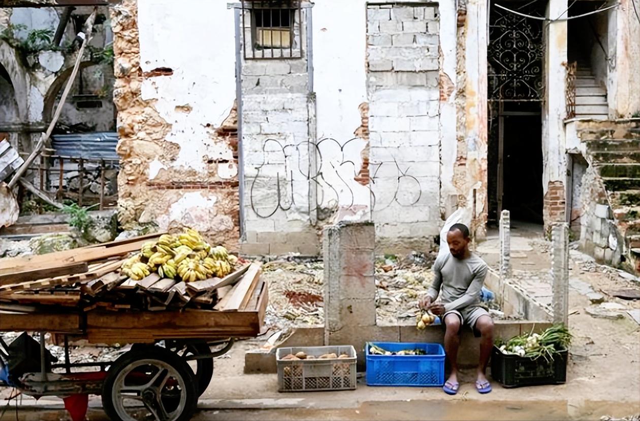 美国封了委内瑞拉，结果古巴却遭了殃，如今加勒比海乱成一锅粥，美国直接在海上拦油轮