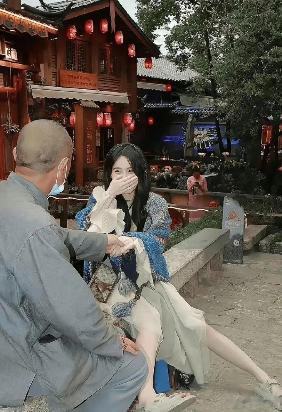 掐指一算，你啊，五行里缺我。

      