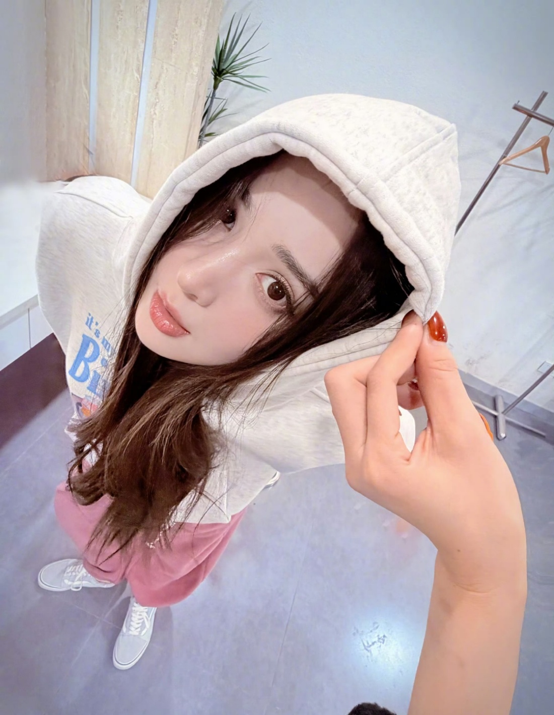 初雪也见面啦这个可爱的小女孩娜扎我就拎走了