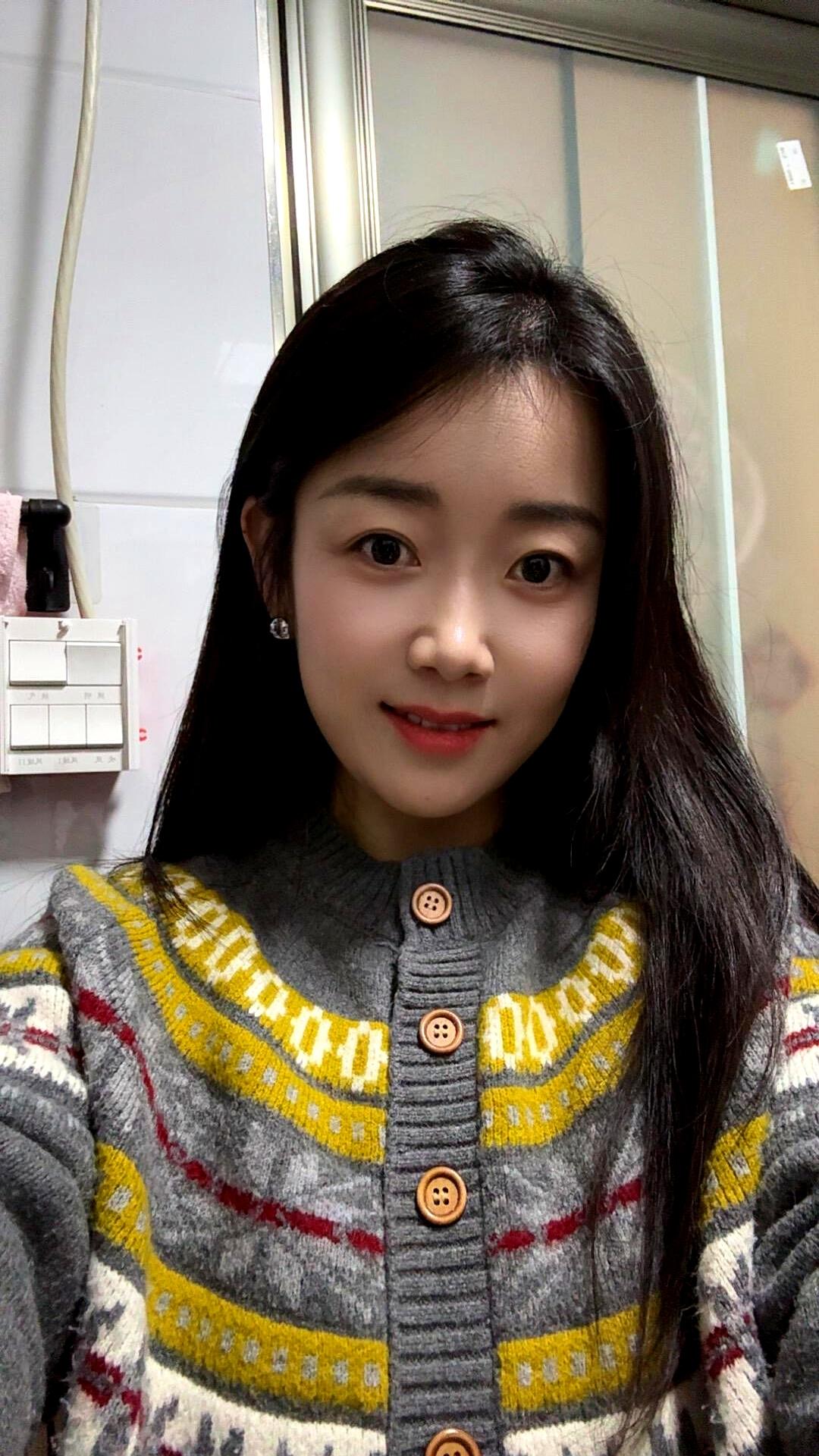 离婚一年后，济宁兖州这位36岁的姑娘又开始认真找对象了。
她说得挺直接：宁愿当后