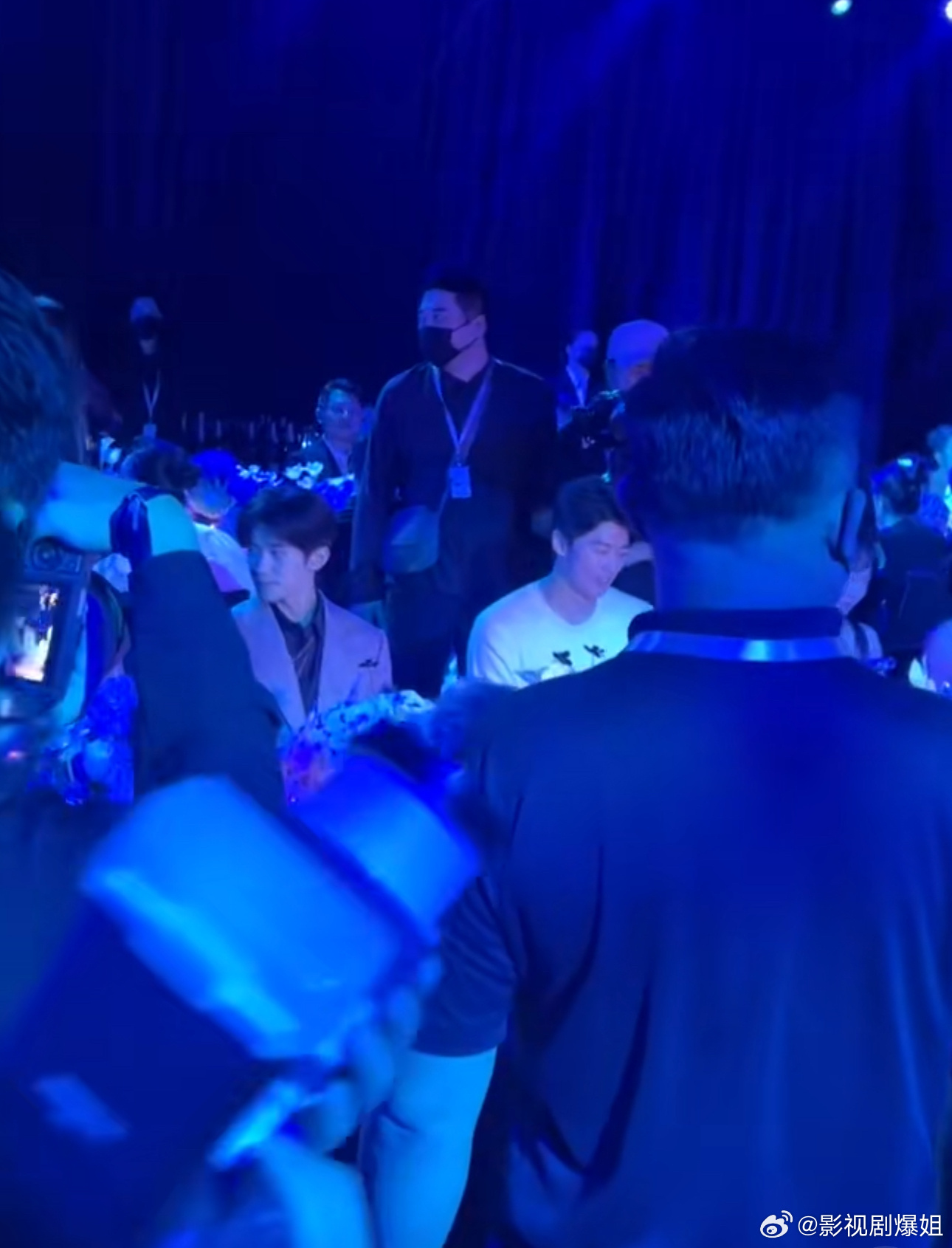 易烊千玺汪顺内场同框哇哦天哪我喜欢的两个人竟然同框了，这种心情有人懂吗？ ​​​