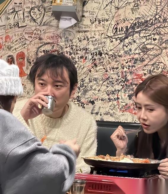 [微风]王思聪提醒大家：再有钱，也不能纵欲过度，不然头发不答应！
首尔弘大有一家