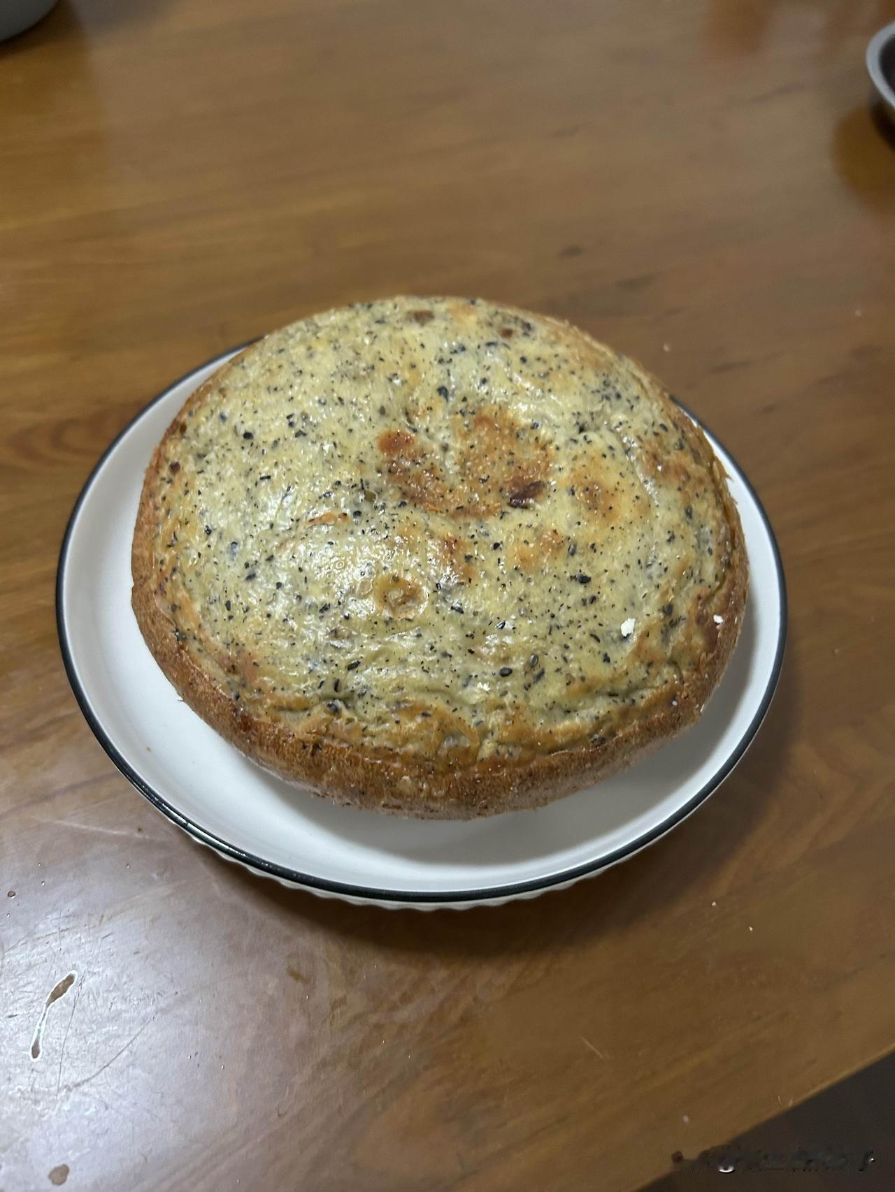 成功解锁电饭煲版面包🥳

昨天自己在家捣鼓的，口感巨松软！里面加了黑芝麻、红枣
