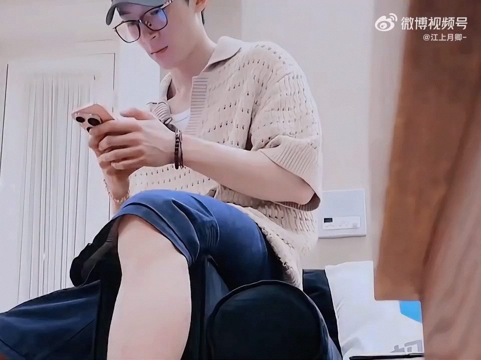 王星越邓为认识前vs认识后王星越改变了对邓为的印象认识前，王星越想象邓为是高冷寡