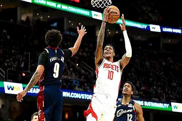 小贾巴里-史密斯是个很神奇的球员。数据平平无奇，没啥突出才能，投篮稳不住，自主进